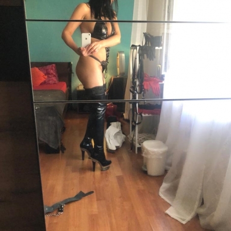 SM/BDSM Lausanne Sabrina Hot